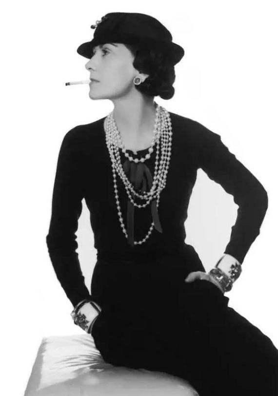 黑色羊绒受追捧？市面羊绒制品黑色是最次的，很多都是杂毛染的