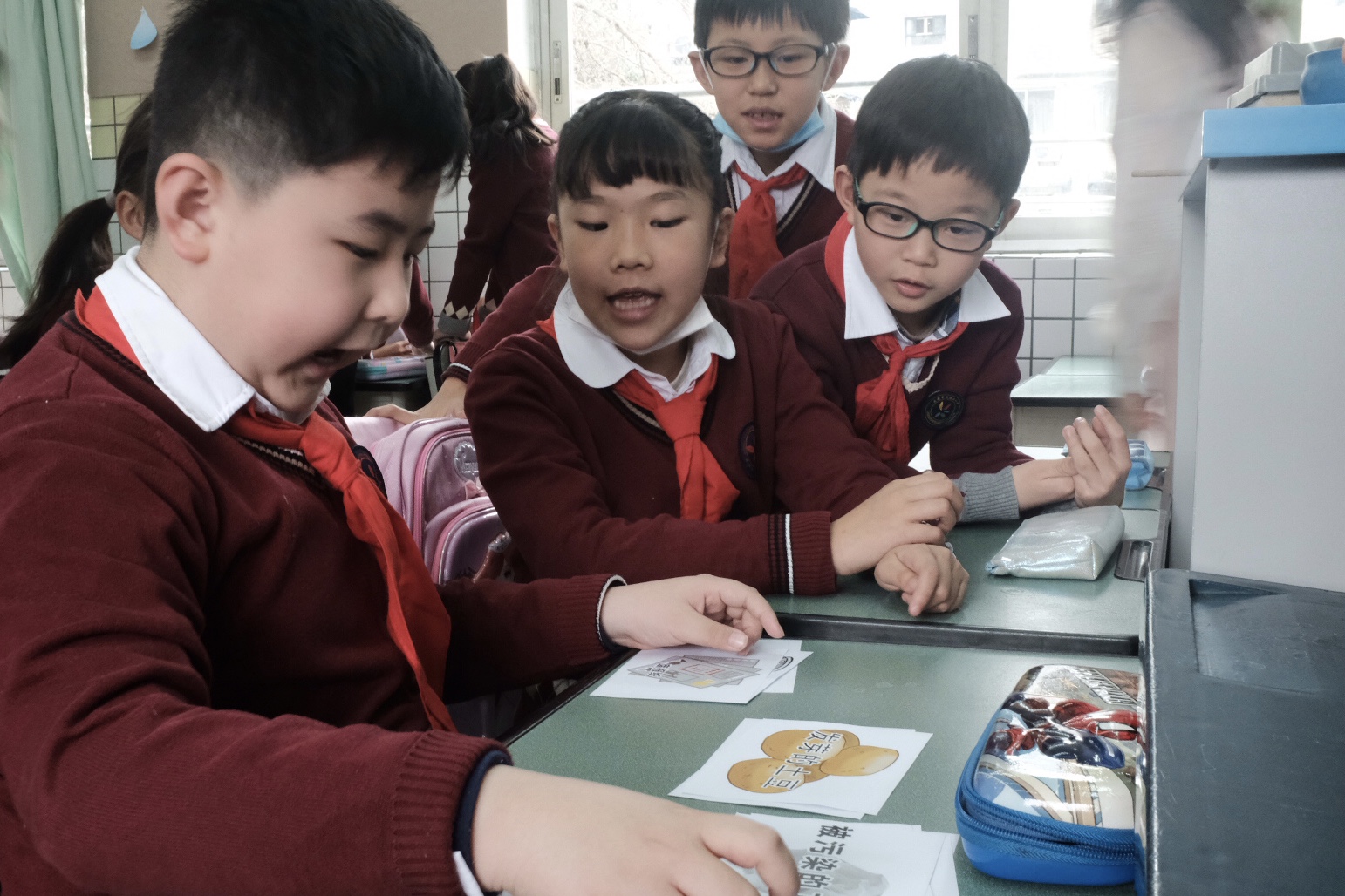 小学垃圾分类实践成长手册,垃圾分类环创小学