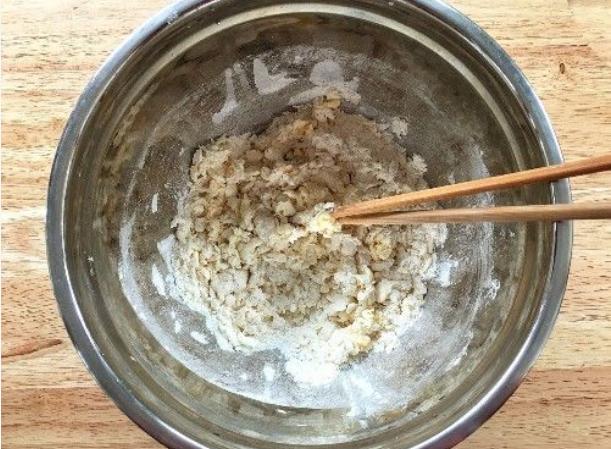 饺子皮厚不好吃？教你2个绝招，皮更筋道怎么煮都不破