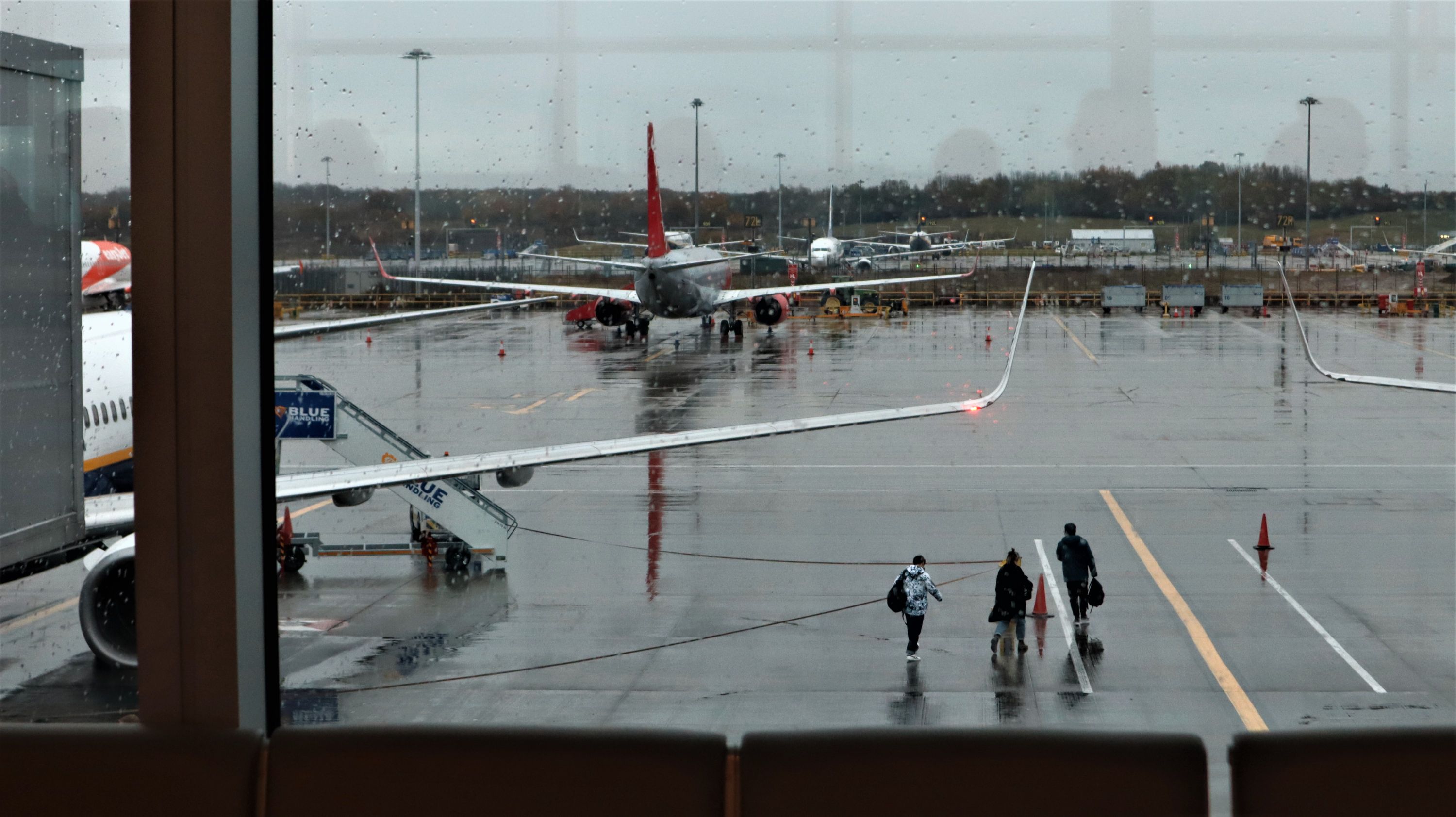 票价100块的欧洲超短线！座椅比国内廉航还窄，坐几分钟都受不了