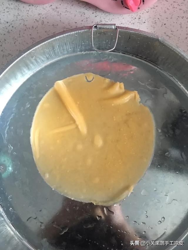 自己在家做的凉皮有面粉味,自制五彩凉皮家常做法