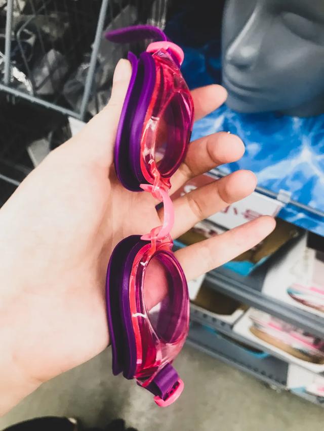 带宝宝游泳用什么泳镜,儿童初学游泳需要买泳帽吗