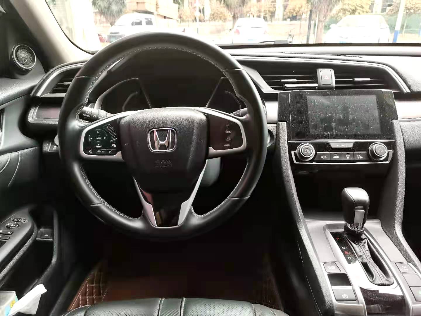 十代思域用车感受怎么样 (三厢手动十代思域驾驶感受)