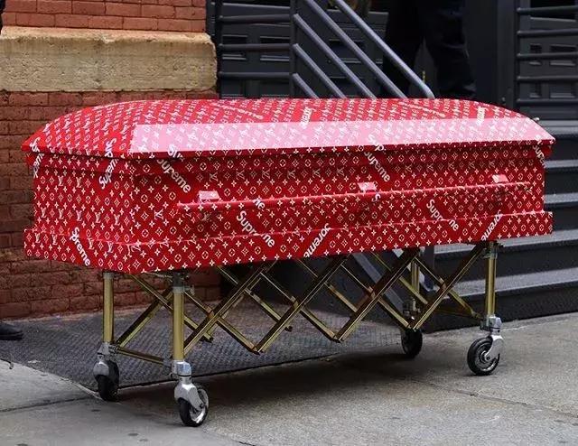 1万块的CHANEL篮球，2万块的LV排球，原来买包才是最便宜的开销