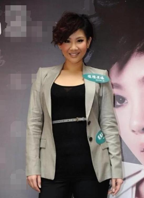 郑少秋之女郑欣宜拖200斤肉跳舞，减肥数次失败，遗传妈妈没办法