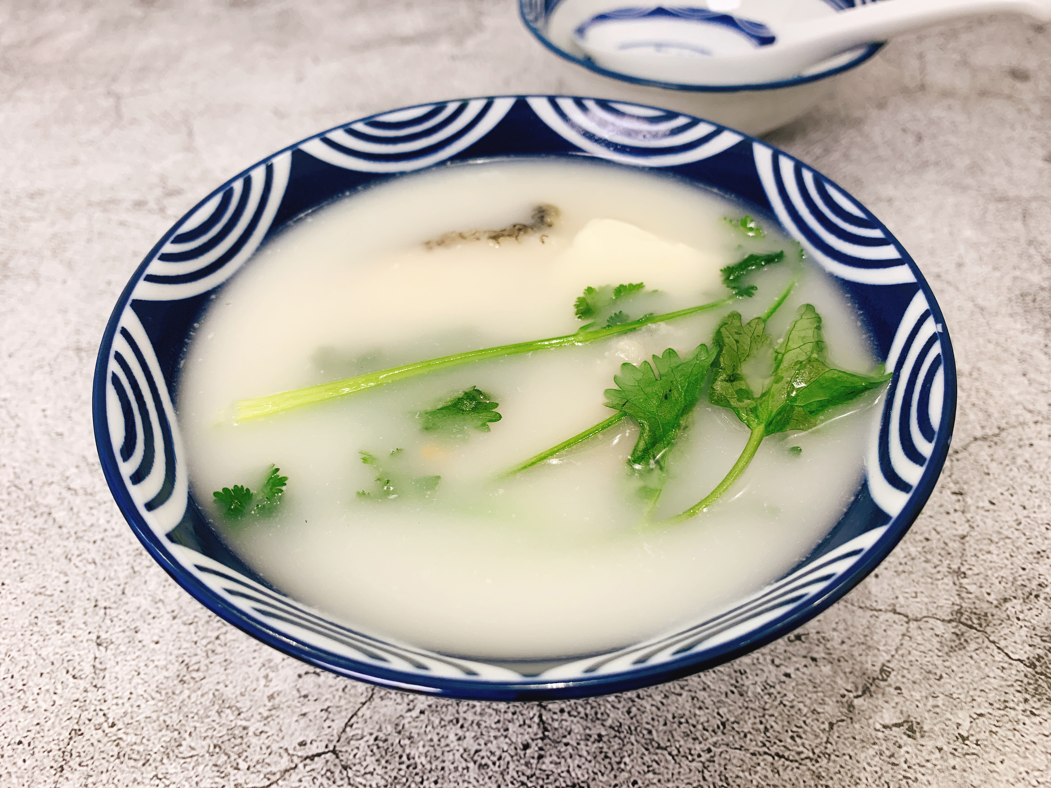 煮鱼头汤豆腐要不要煎,煮鱼头汤时为啥起白沫子