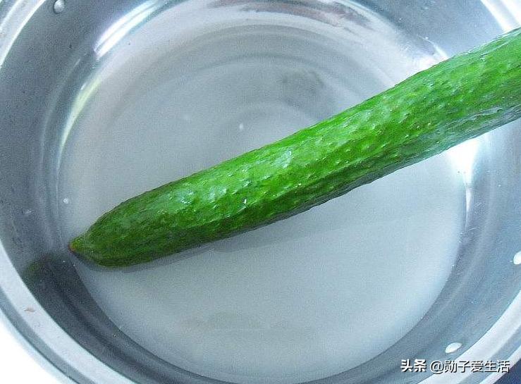 勋子:洗米水直接倒掉很可惜，巧妙的利用起来能省不少钱