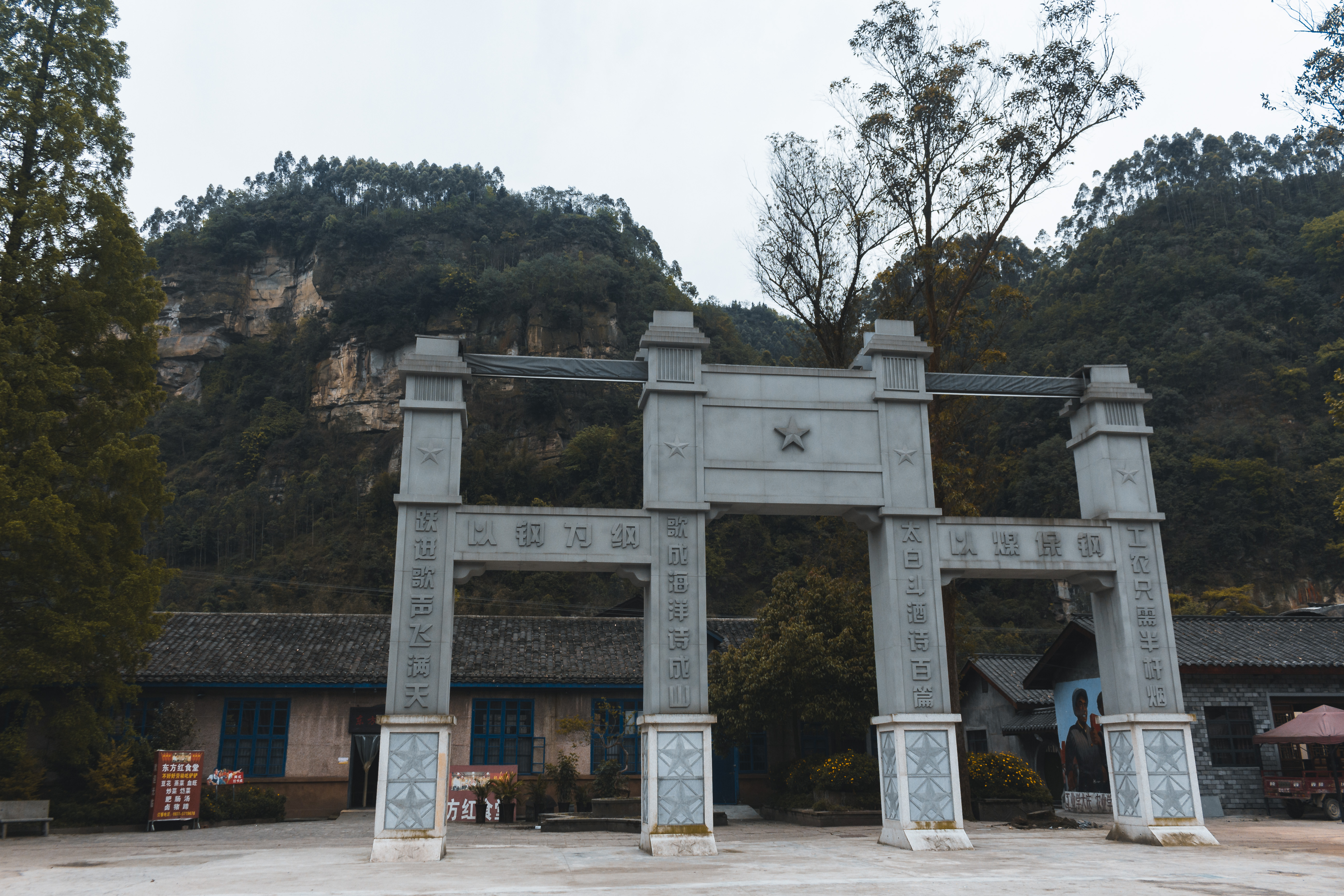 乐山除了大佛和峨眉山还有啥景区,除了峨眉山还有哪些地方