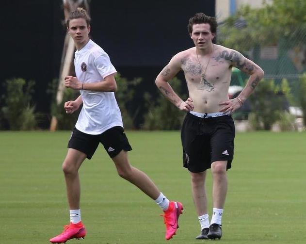 小贝肌肉全身照,小贝秀肌肉