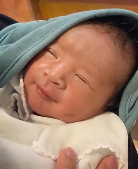 杨嘉欣年轻照片,杨嘉欣家庭