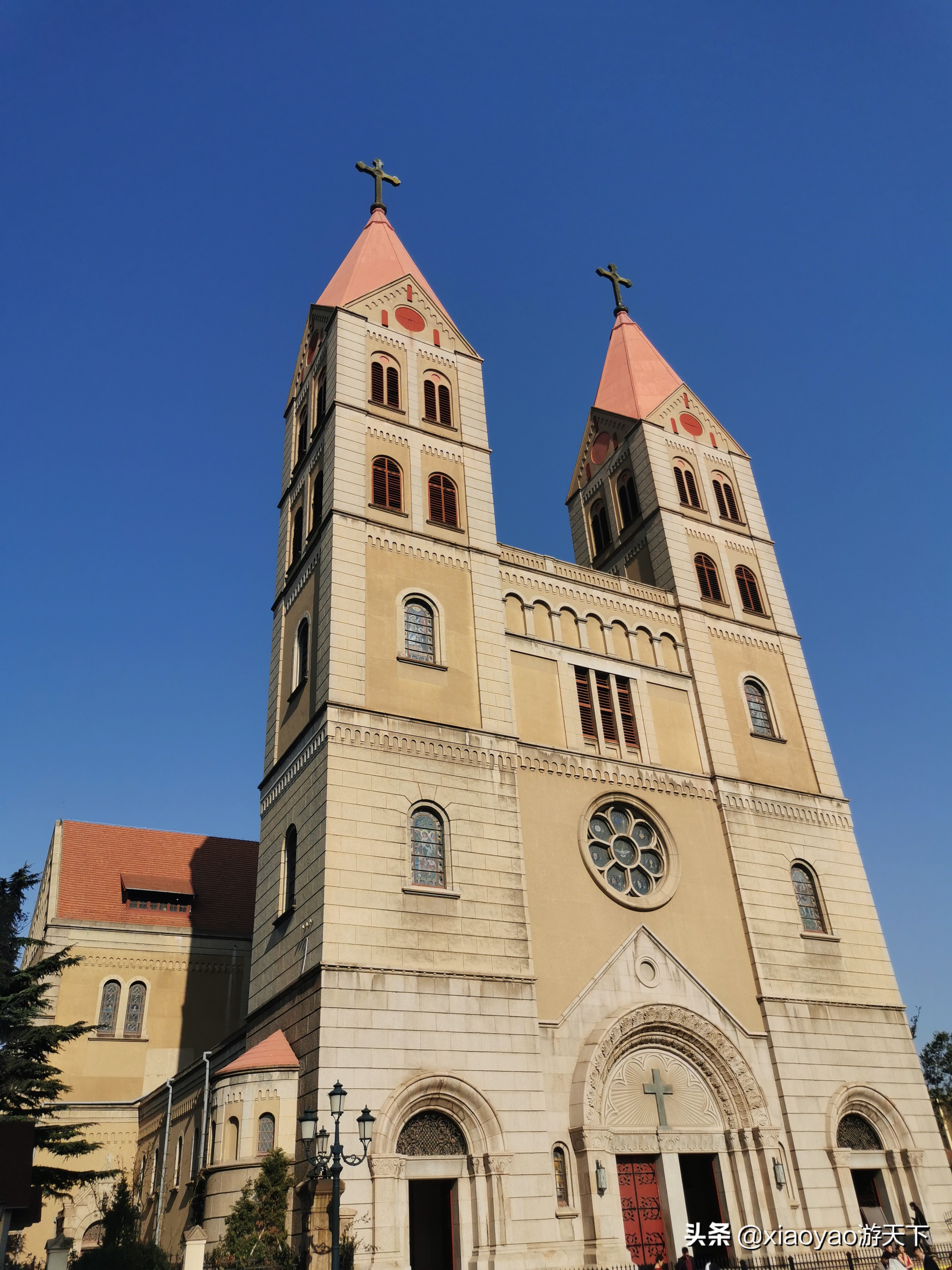 青岛百年德式建筑天主教堂,青岛最有名的天主教堂是哪个地方