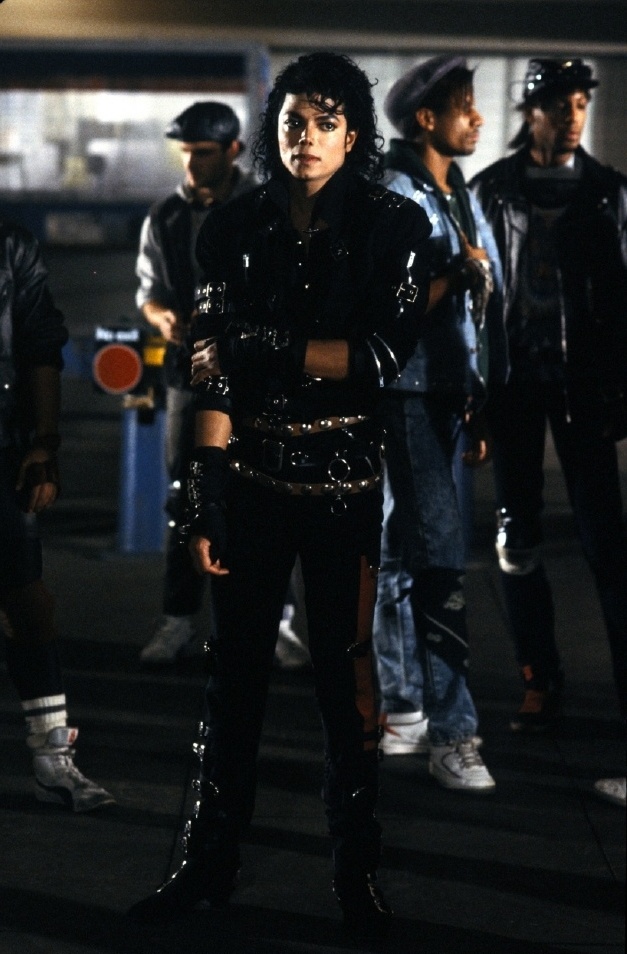 迈克尔杰克逊最具标志性装扮,迈克尔杰克逊奢华服饰