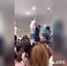 优衣库联名款遭疯抢场面,抢疯了的优衣库联名