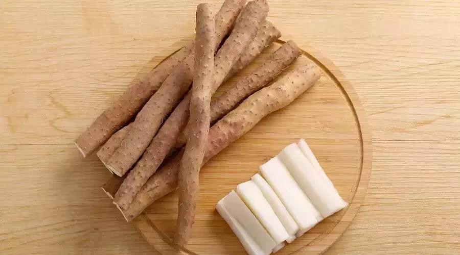 冬天小孩嘴唇干裂怎么办最好,冬天嘴唇干裂吃什么好得快