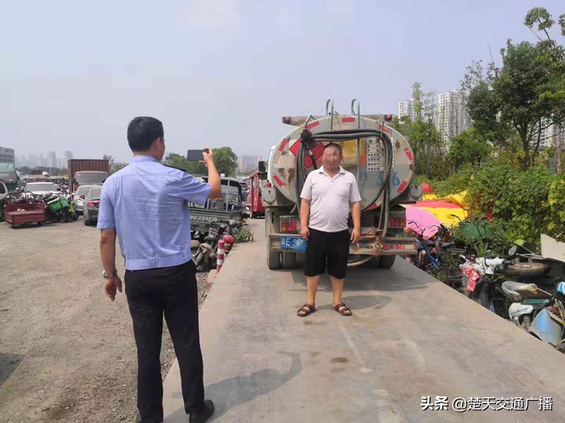 交警报废油罐车,报废车变加油车荆州