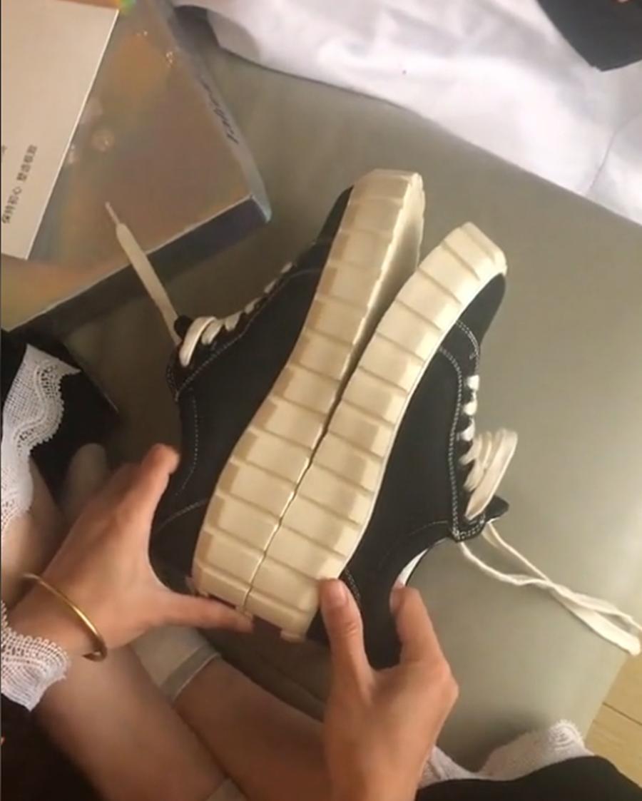 网购鞋子一大一小，辛巴事件持续发酵，网红们“该觉醒了”