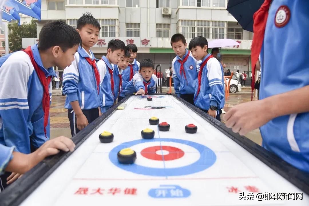 激情冰雪活动,激情飞扬溜冰场