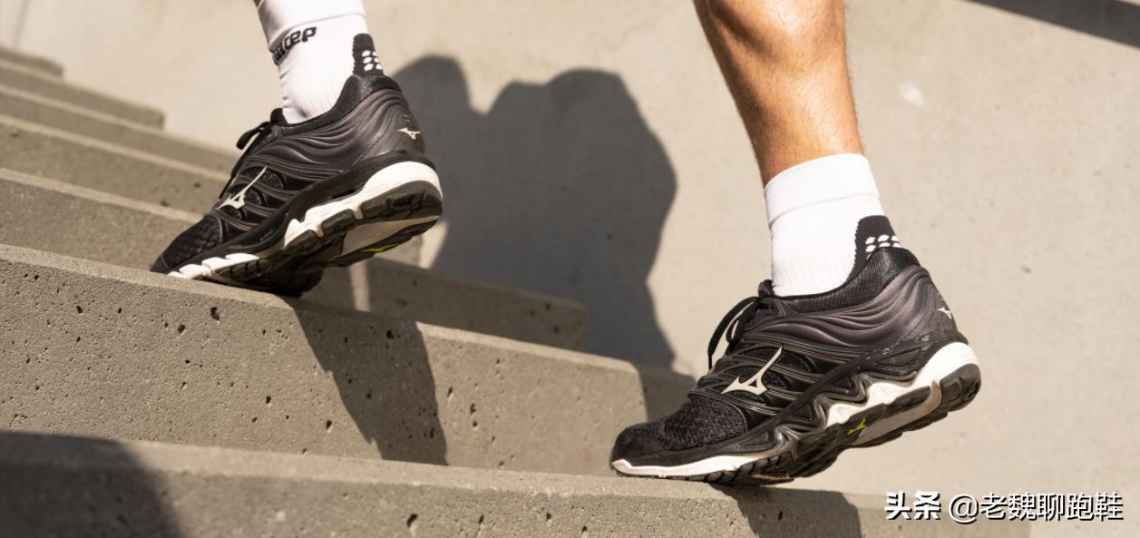 亚瑟士和美津浓跑鞋哪个耐用,美津浓亚瑟士有二百多的跑鞋吗