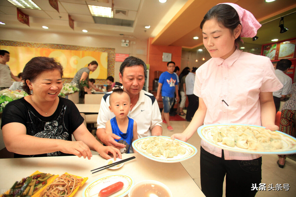 深圳大姐卖饺子利用“人性贪婪”，三月狂赚39万，这个方法值得学