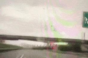 高速上爆胎怎么稳住车,在高速上爆胎应该怎么处理