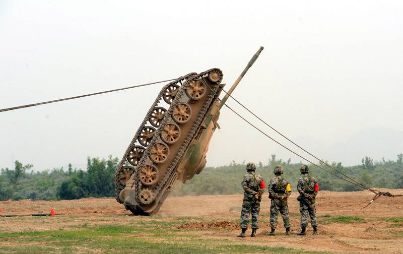 开坦克很威风吗,开坦克驰骋沙场