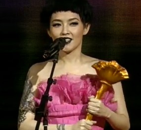 乖乖女摘子宫，得抑郁险自杀，如今的范晓萱怎么样？