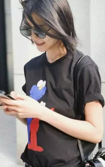 三秒卖衣服,摆地摊30秒卖出一件衣服