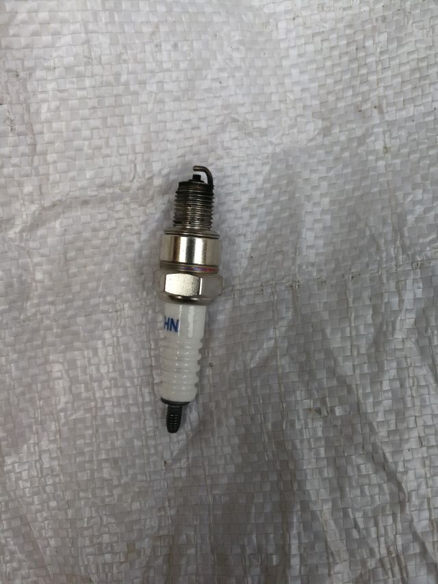 踏板摩托车火花塞发黑是什么原因,摩托车火花塞发黑是什么原因视频