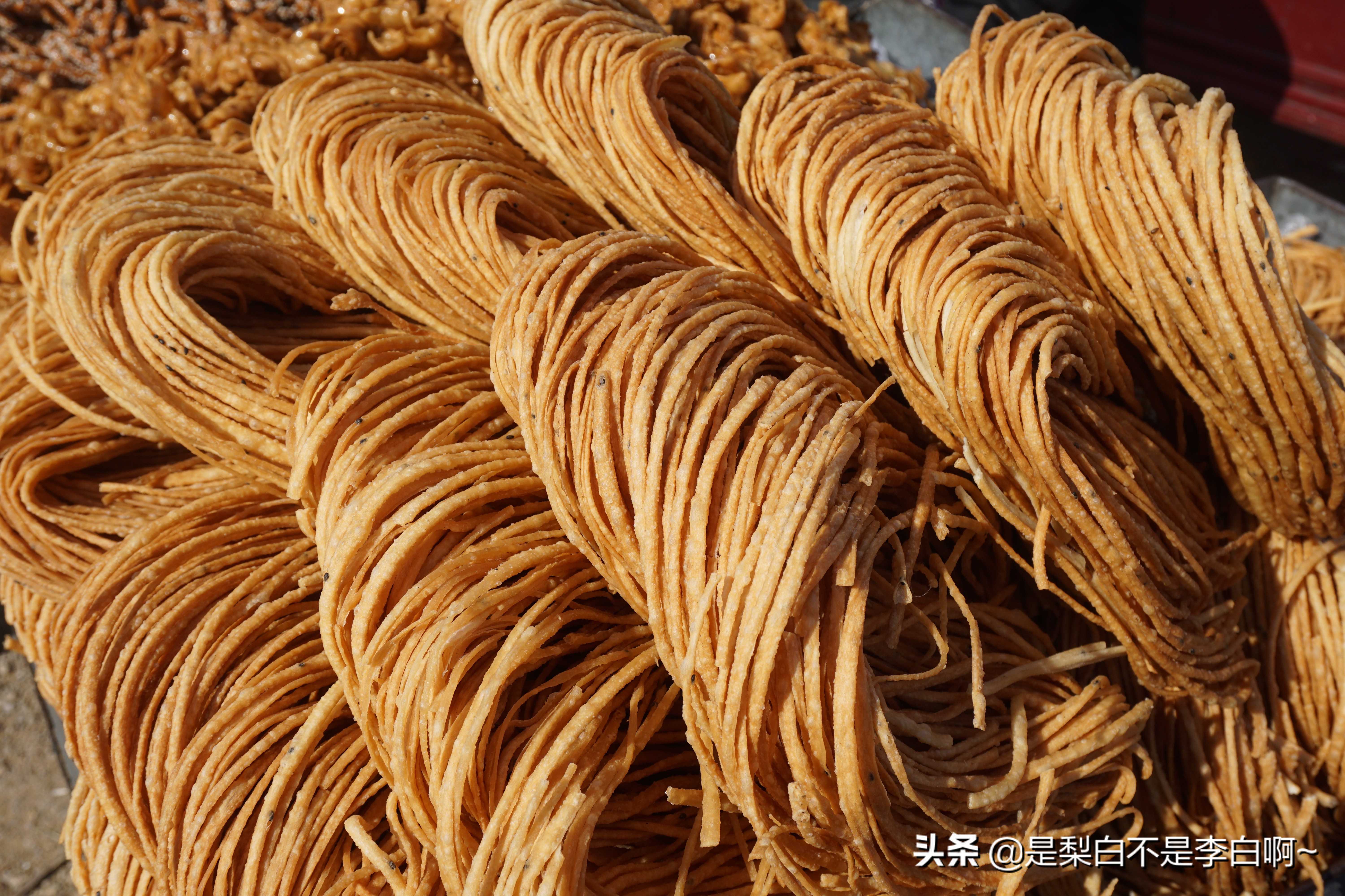 胶东大集：裹着糖的油果，十里飘香的猪头肉，最般配的羊汤和油条