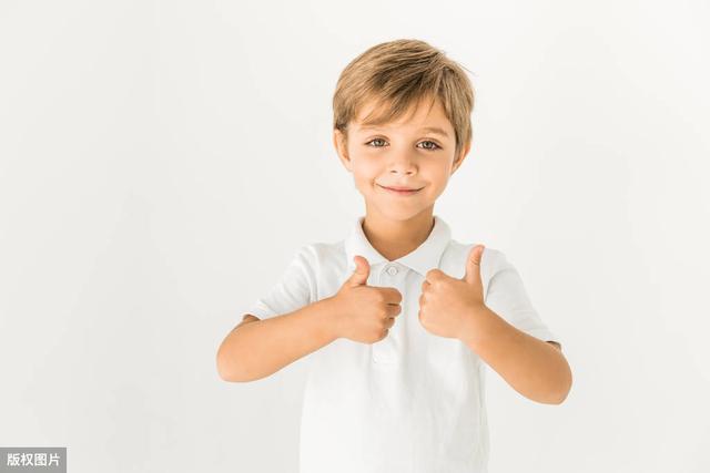 孩子吮吸大拇指,婴儿吮吸大拇指的习惯怎么办