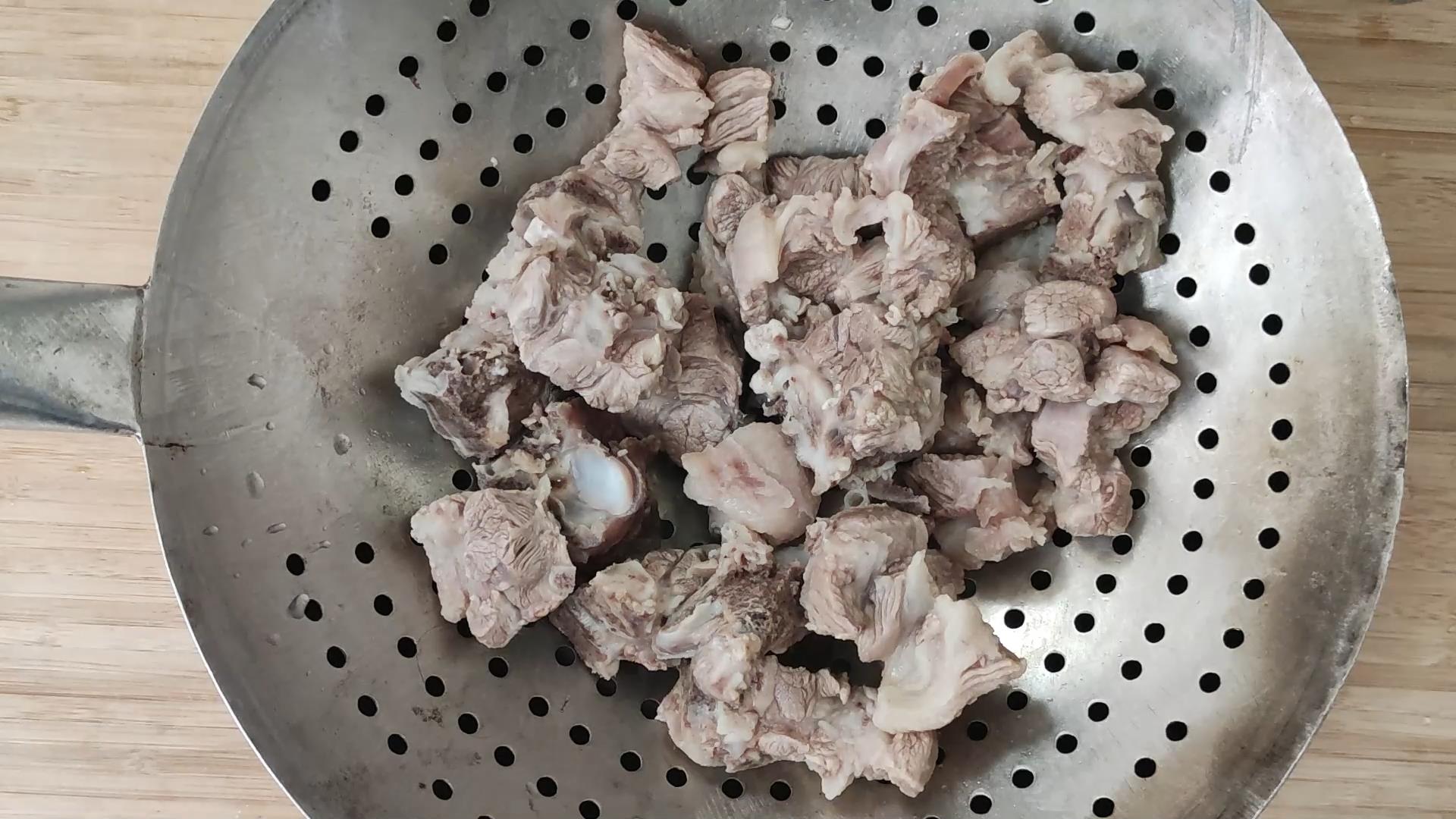 炖羊肉汤最忌直接下锅炖,炖羊肉汤别直接下锅炖诀窍告诉你