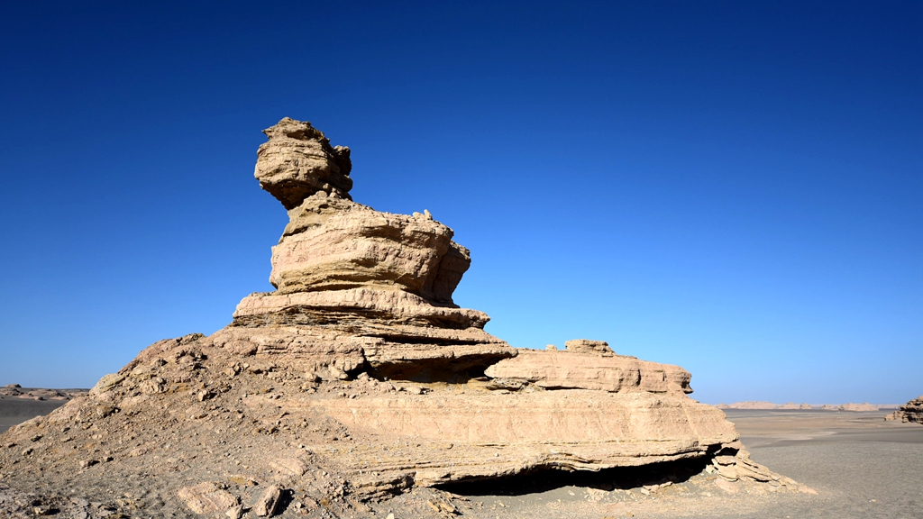 甘肃张掖和敦煌哪个好,甘肃敦煌旅游状况怎样