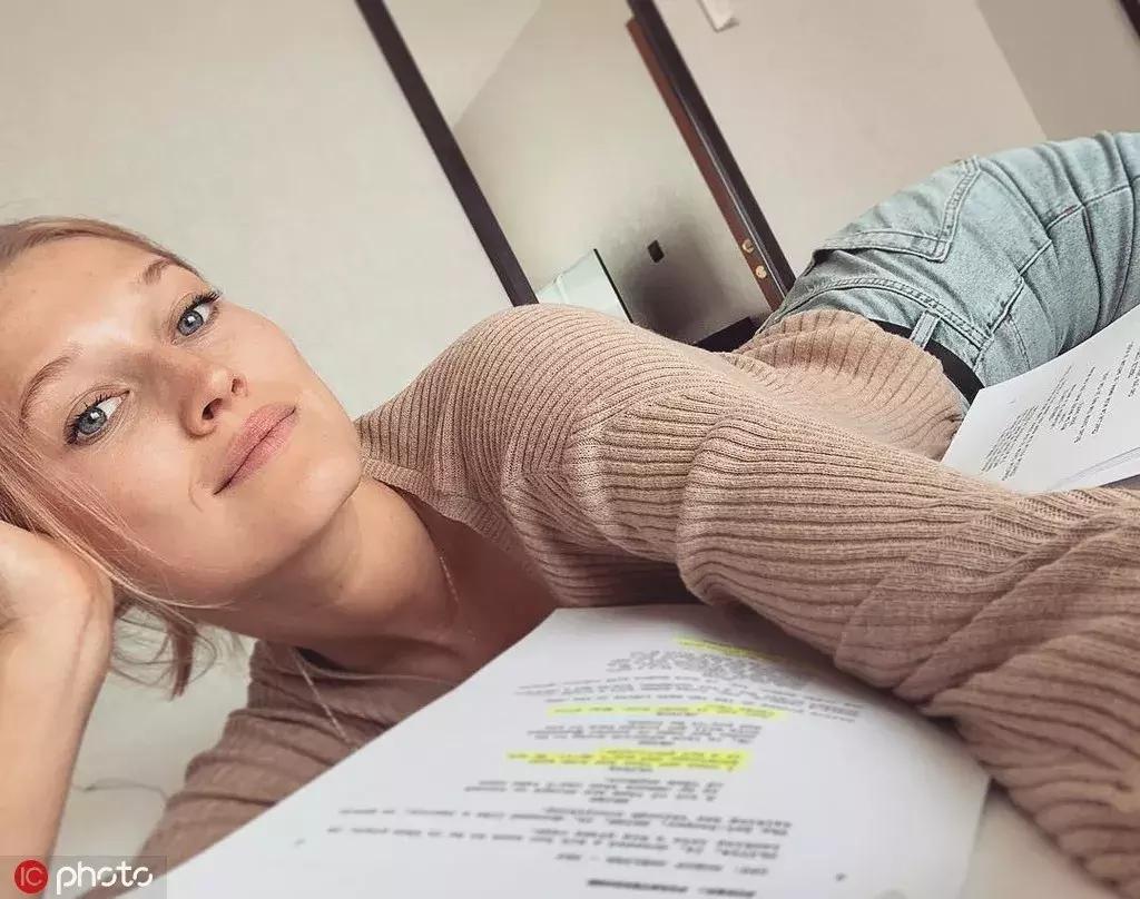 女子挤痘痘颅内感染住进icu,女子挤痘痘引发感染被送急诊