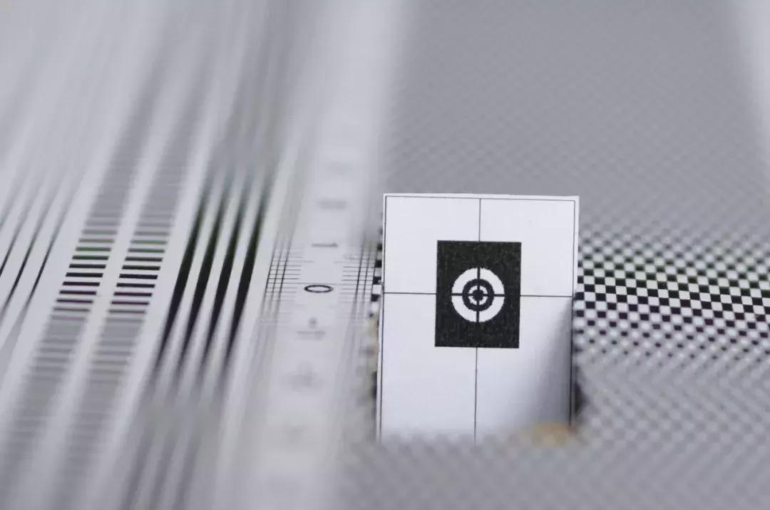 尼康定焦镜头35f1.8跑焦吗,镜头跑焦的原因有哪些呢