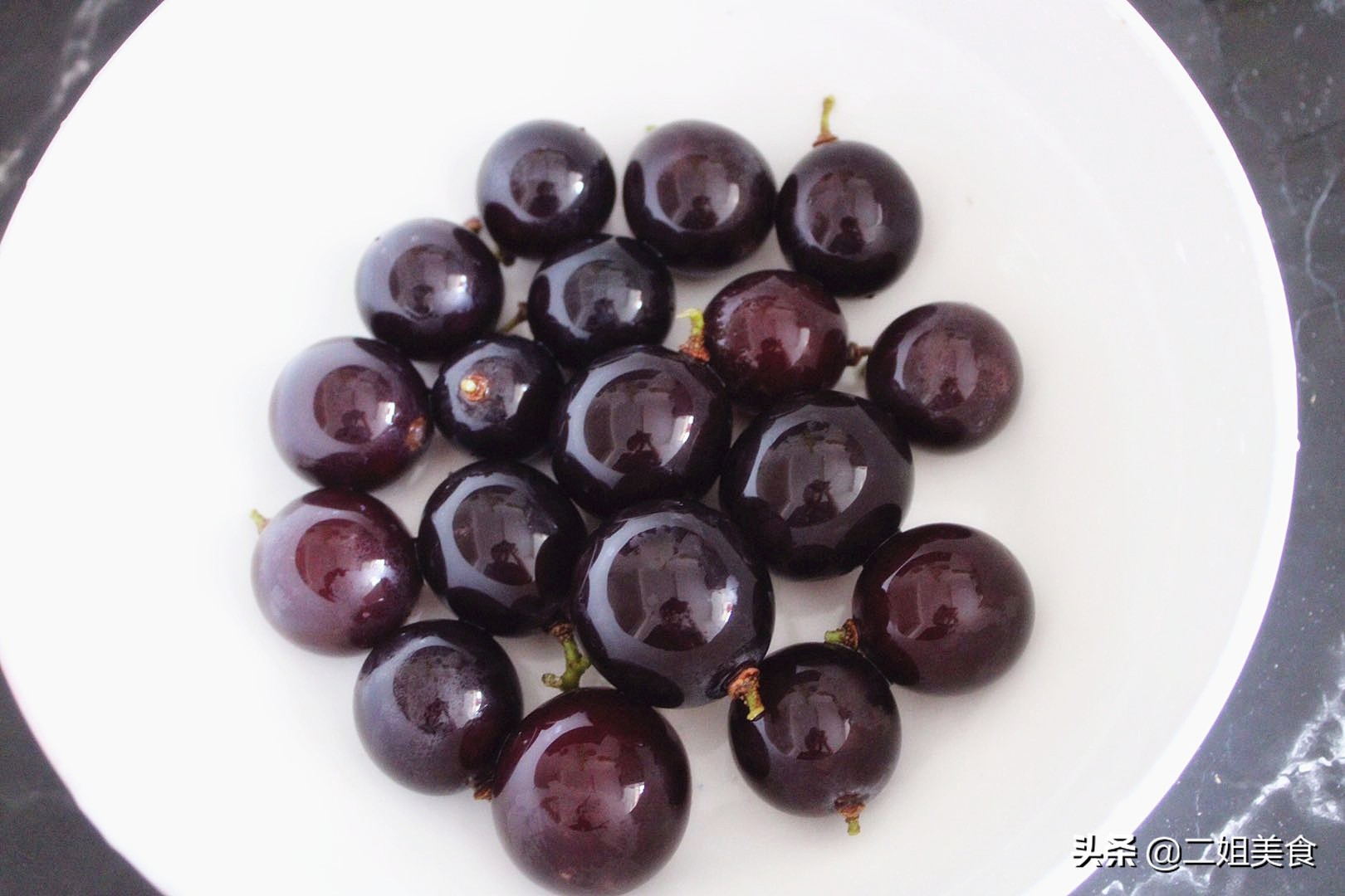 洗葡萄为什么要用盐,盐水洗葡萄的正确方法