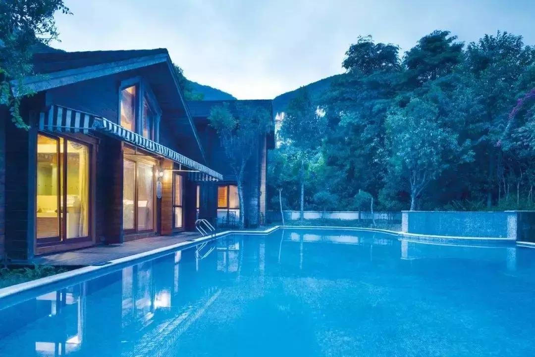 泳池水质脏吗怎么处理的,如何判断泳池的水是否干净