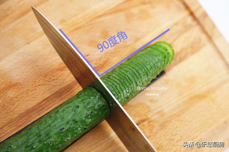 凉拌黄瓜变蛋怎么切,凉拌黄瓜切成片的做法