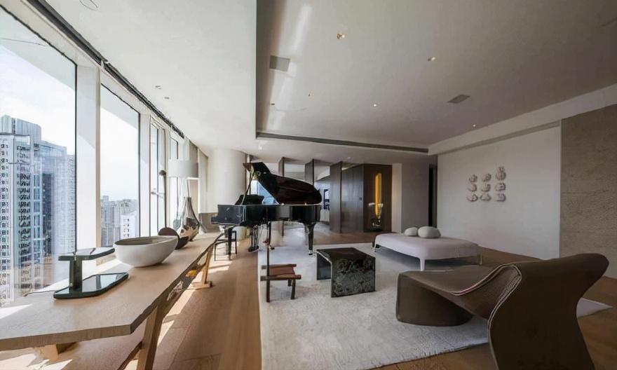 郭碧婷因生子获12亿豪宅，现在疑似怀二胎，她如何成为港娱太子妃