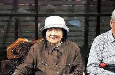 96岁北大教授夫人断食断水4天,九旬清华老教授夫人断食