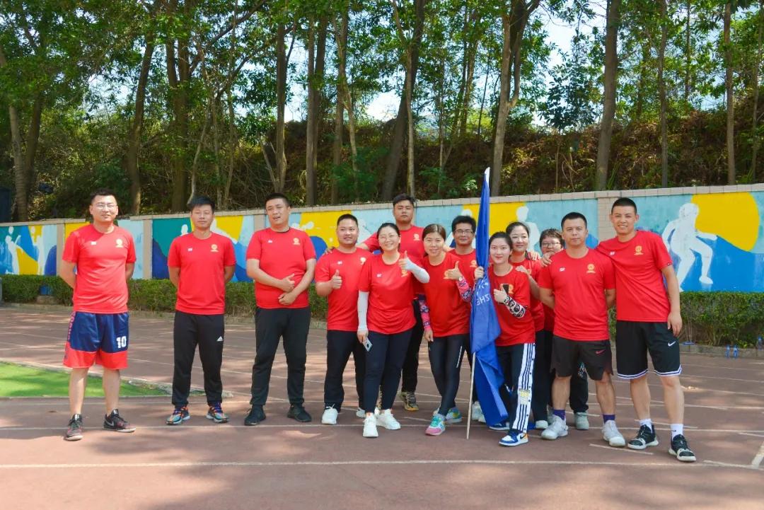 “老师，你拔河的样子真美！”“谁拍的赶紧撤！！！”