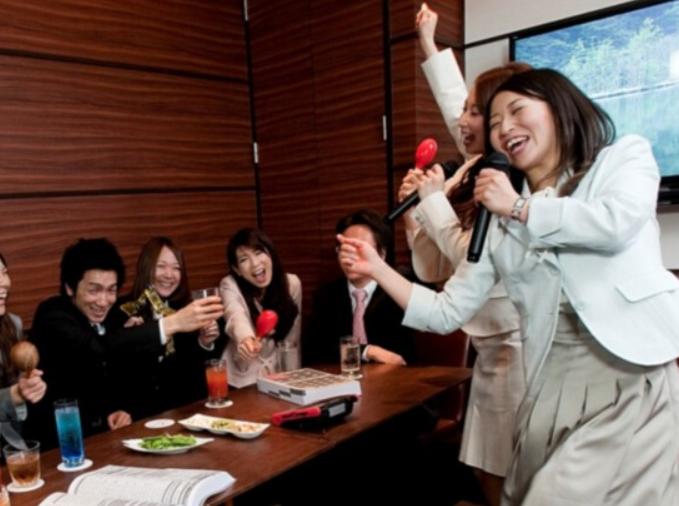 濒临倒闭的ktv怎样起死回生,ktv行业9年间倒闭7万多家