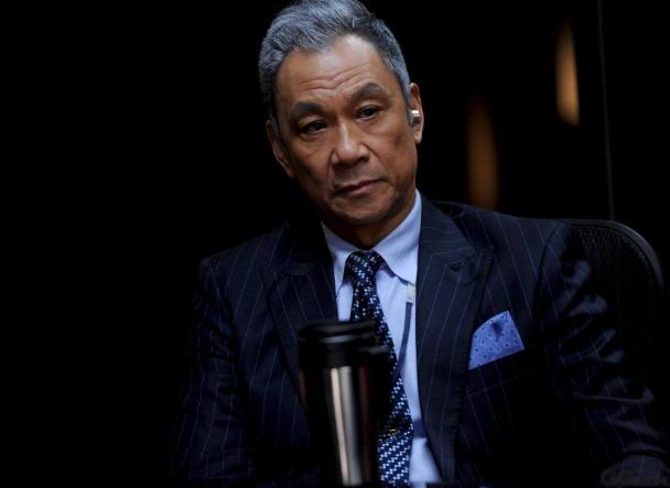 他是中国电影“最佳男配”，62岁才走红，65岁与妻子离婚单身至今