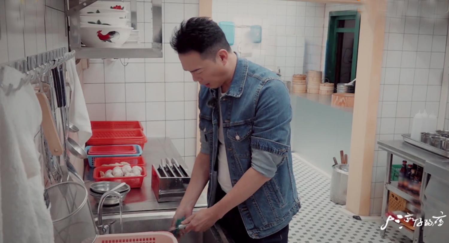 大湾区哥哥太牛了！《大湾仔的夜》出手就第一，芒果台又抓到王炸