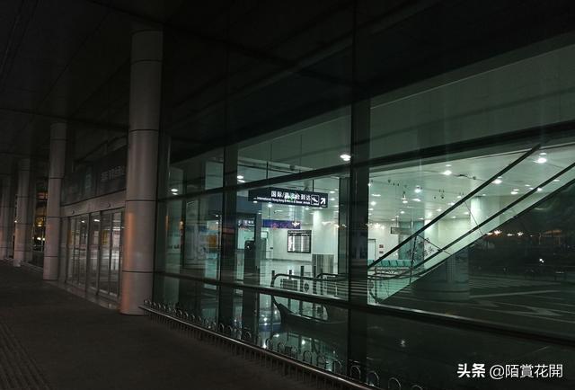 晚上十二点到机场应该怎么睡,半夜到机场如何休息