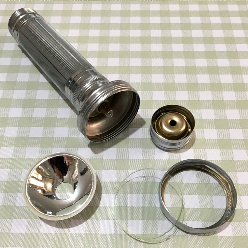 这种老式铁皮虎头手电筒，用过的都不知道缺点在哪里