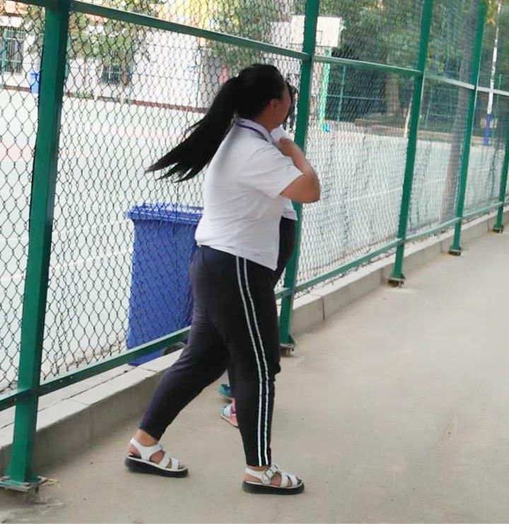 胸大手臂粗怎么穿搭衣服显瘦,肚子大手臂粗怎么穿搭