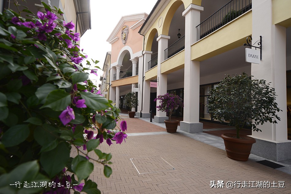 上海佛罗伦萨小镇，奥特莱斯世界名品购物中心，中国奢侈品领导者