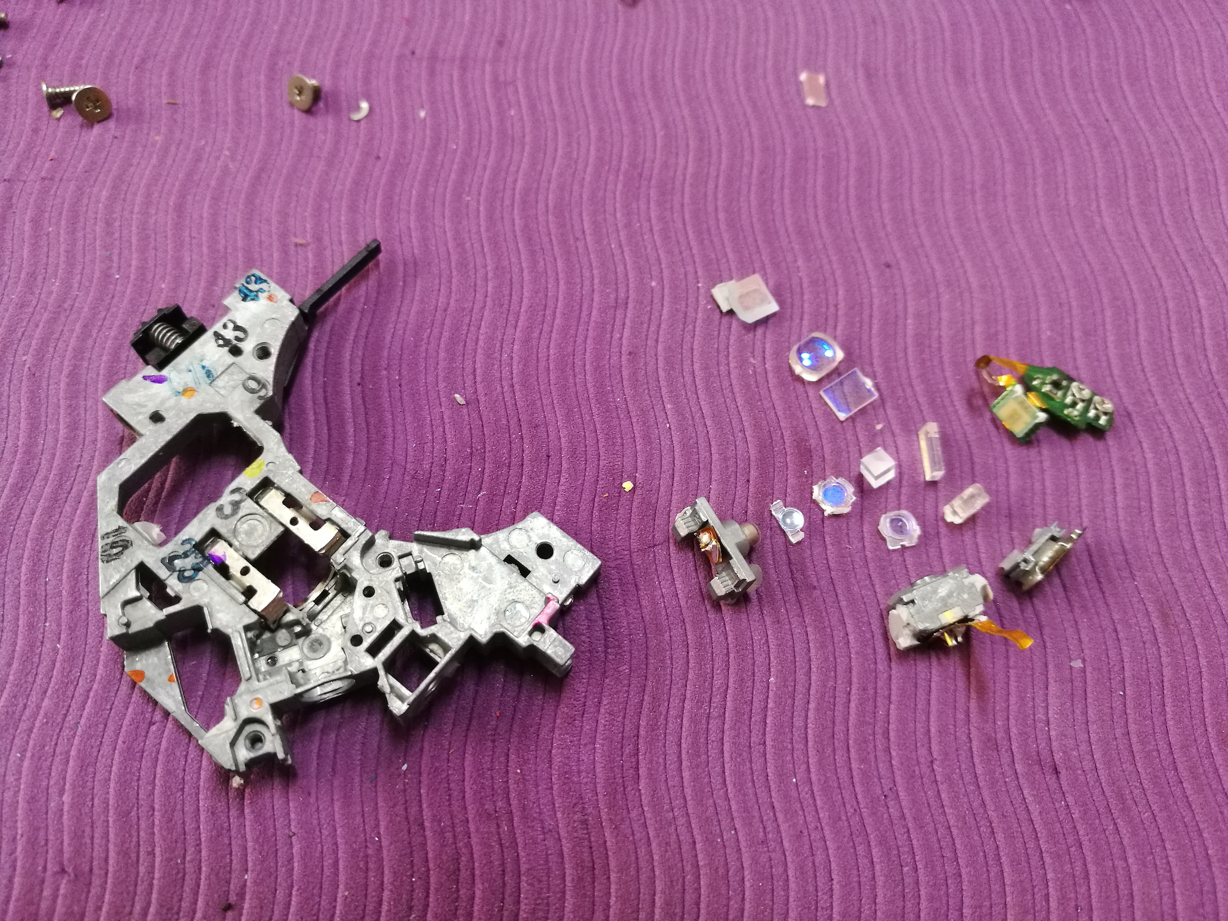 外置光驱拆解,废弃台式机光驱拆除图片