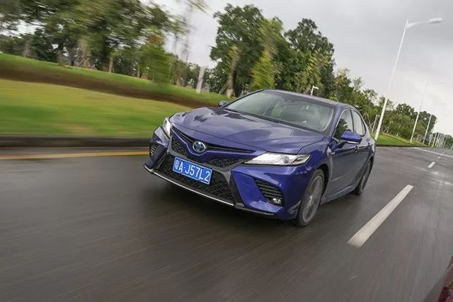 身为阿特兹车主，开完凯美瑞后我竟然有点酸