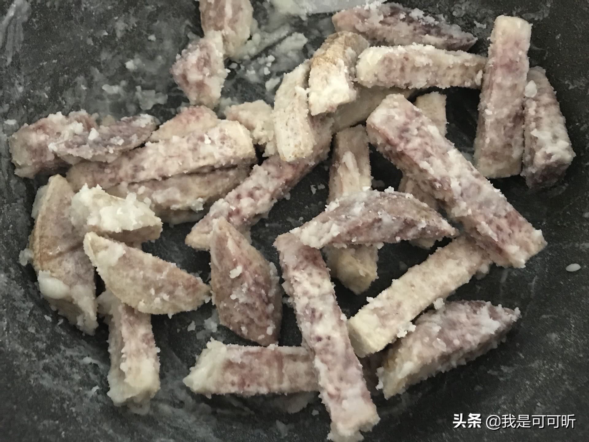 翻沙芋头不起白沙？那是因为要加这味料，软糯香甜，真的很好吃